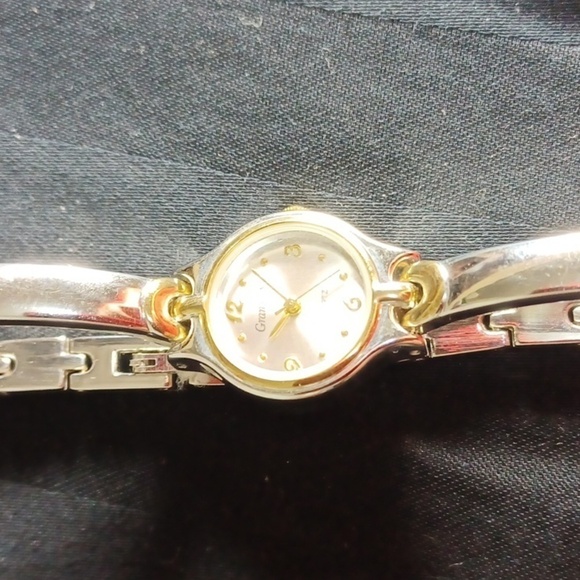 GRAMERCY WOMENS WATCH ⌚️ IN A BEAUTIFUL GOLD AND SILVER